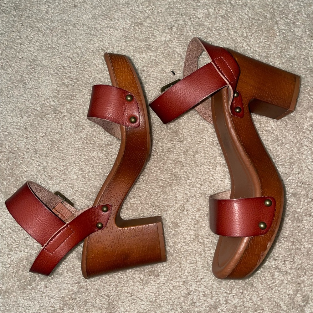 Brown/Mahogany block heel